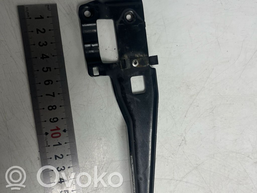 Volkswagen PASSAT B6 Halterung Kraftstoffpumpe 