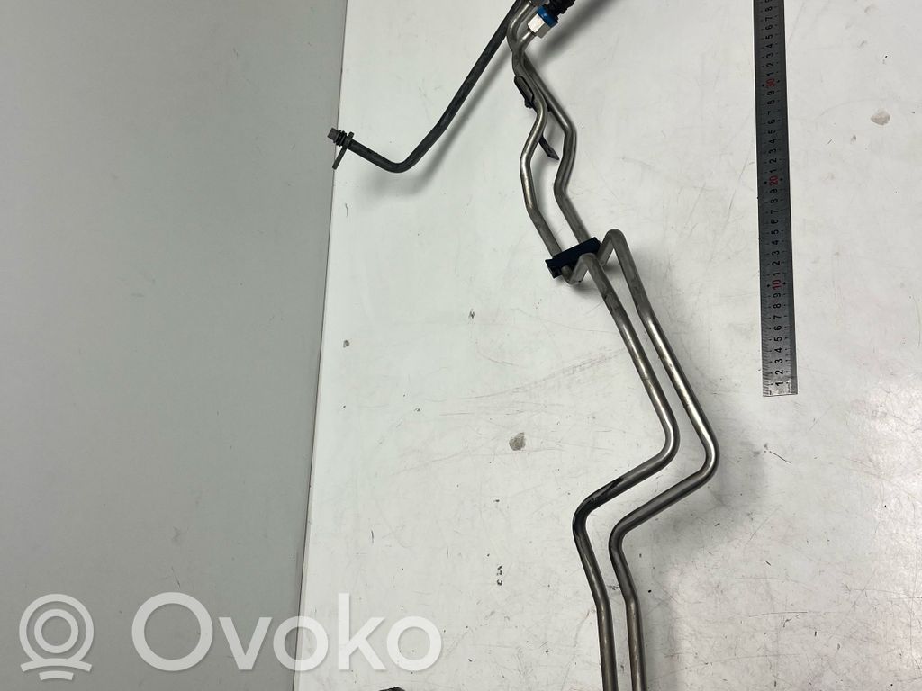 Volkswagen PASSAT B6 Gearbox oil cooler pipe/hose 