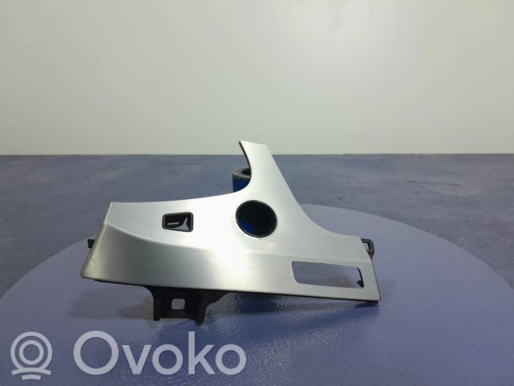 Audi Q7 4M Side skirt rear trim 