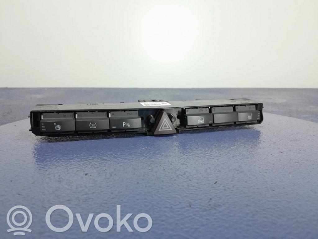 Opel Zafira B Hazard light switch 