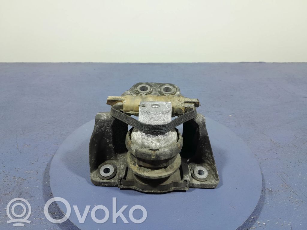 Volvo XC90 Engine mount vacuum valve 