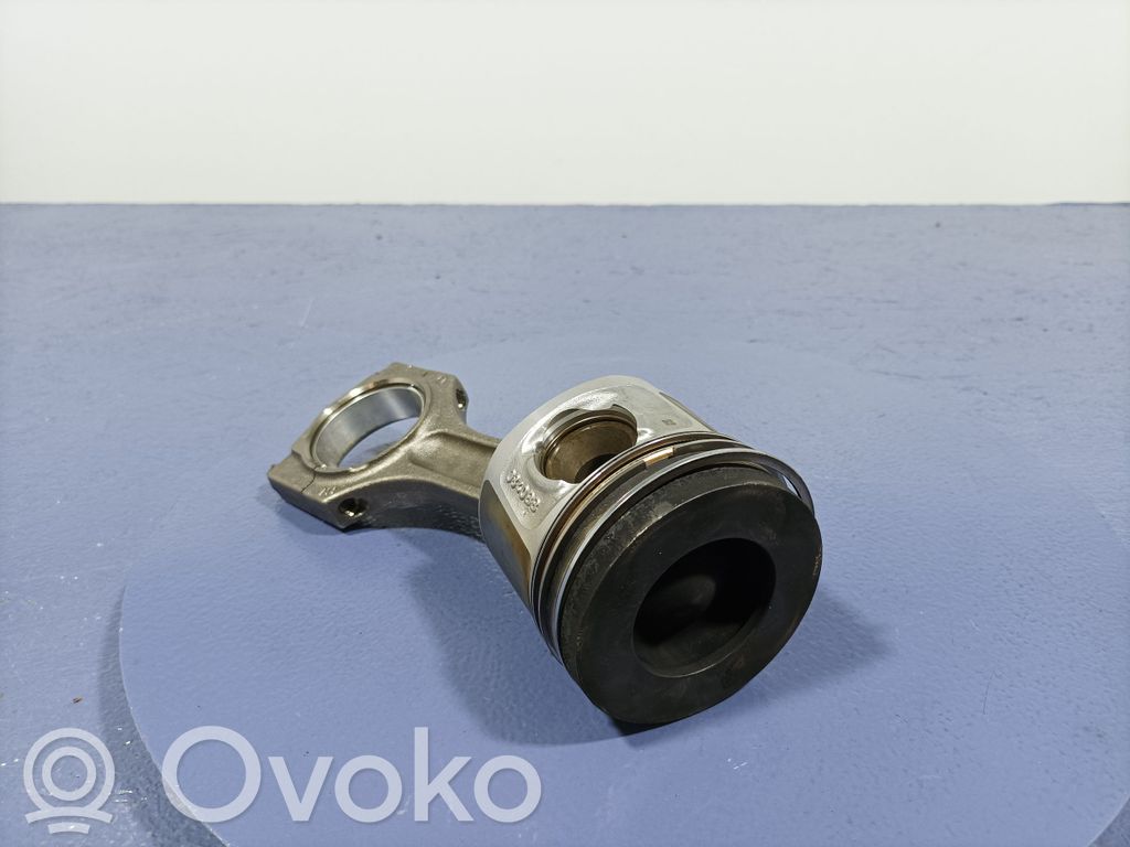 BMW X1 E84 Piston 