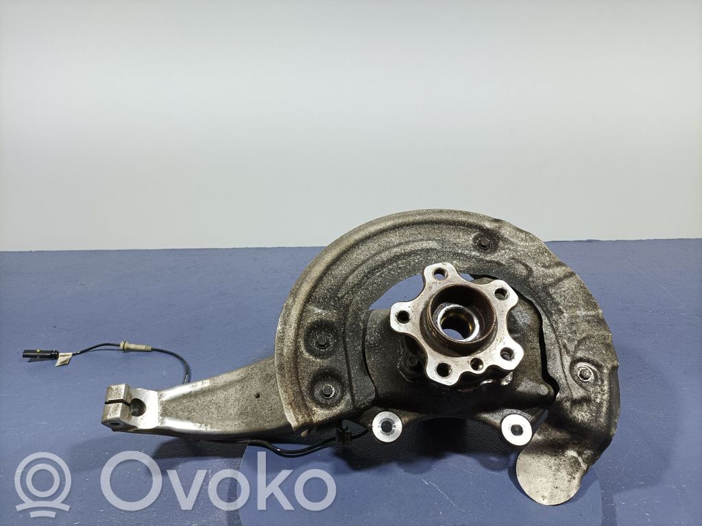 Audi A4 S4 B7 8E 8H Zwrotnica koła przedniego 