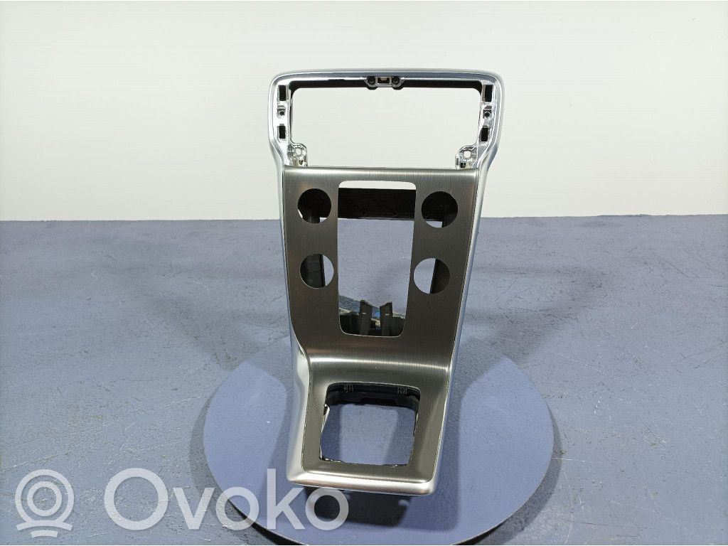 Volvo V40 Centrālā konsole 