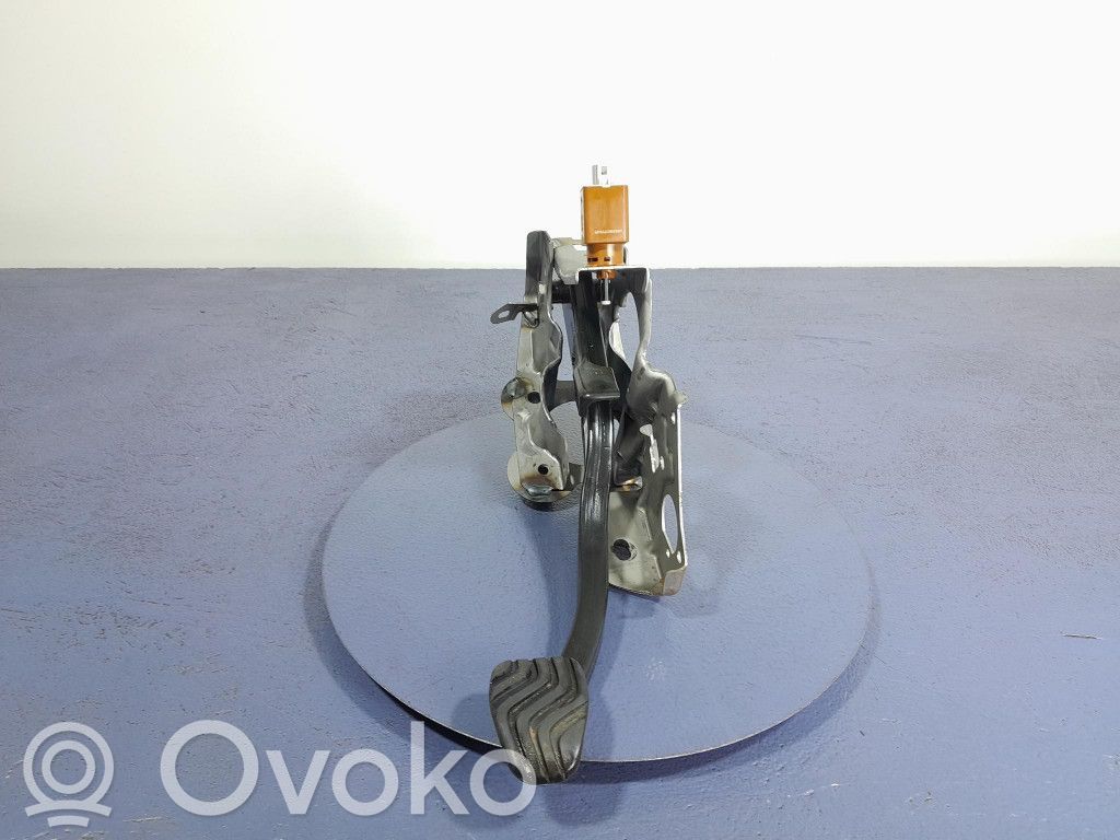 Nissan Qashqai Pedał gazu / przyspieszenia