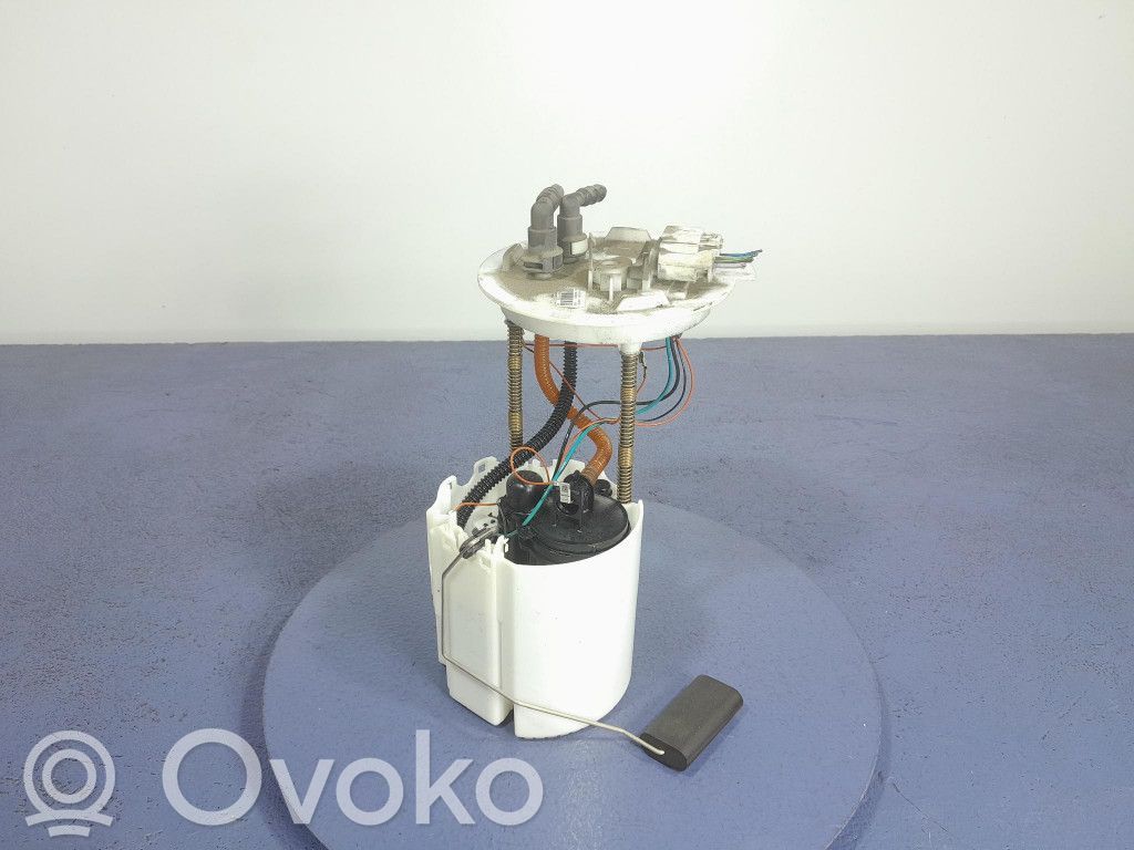 Opel Astra J Pompa paliwa w zbiorniku 