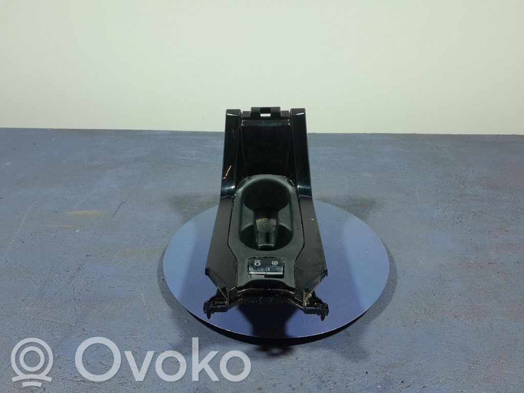 Suzuki Swace Handschuhfach 