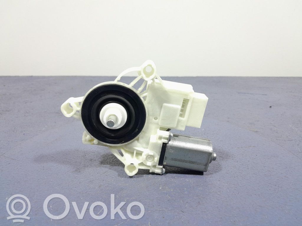 BMW X7 G07 Regulador de puerta delantera con motor 