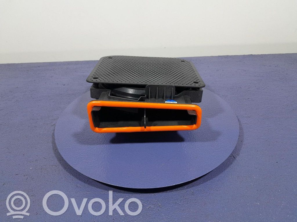 BMW 2 F45 Žemo dažnio garsiakalbis 