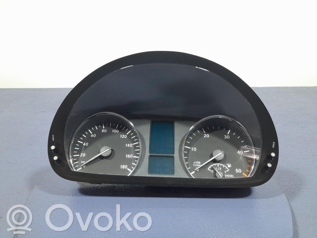 Mercedes-Benz Sprinter W906 Geschwindigkeitsmesser Cockpit