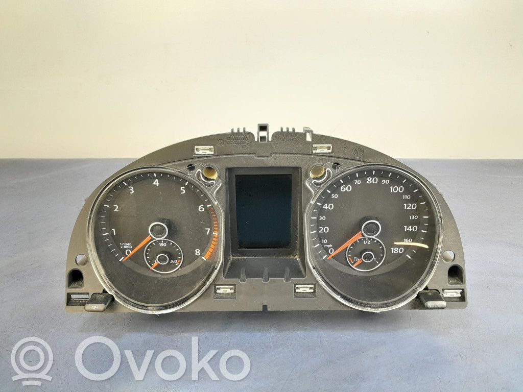 Volkswagen PASSAT CC Geschwindigkeitsmesser Cockpit