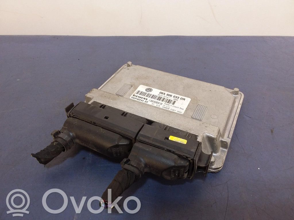 Volkswagen Touran I Komputer / Sterownik ECU silnika 