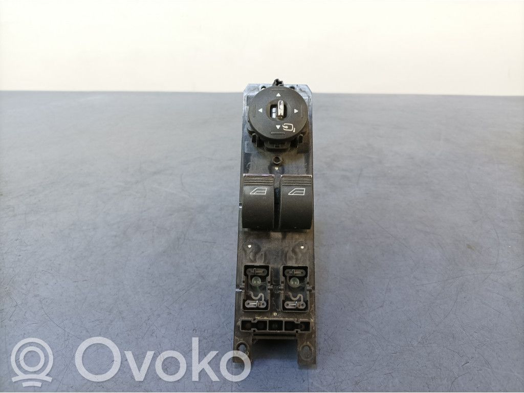 Ford Fiesta Przyciski szyb 