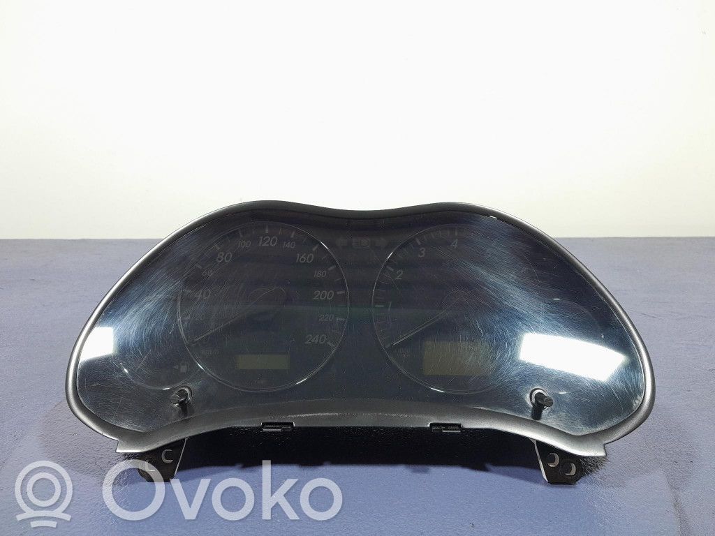 Toyota Avensis T250 Geschwindigkeitsmesser Cockpit