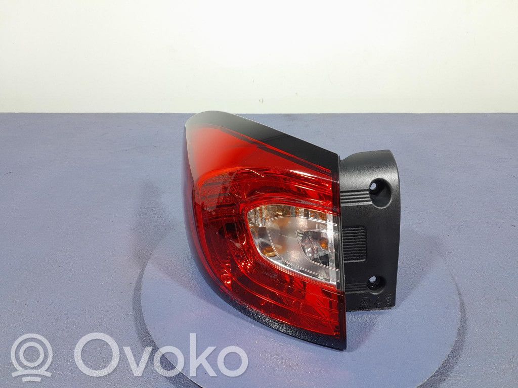 Renault Captur Aizmugurējais lukturis virsbūvē 