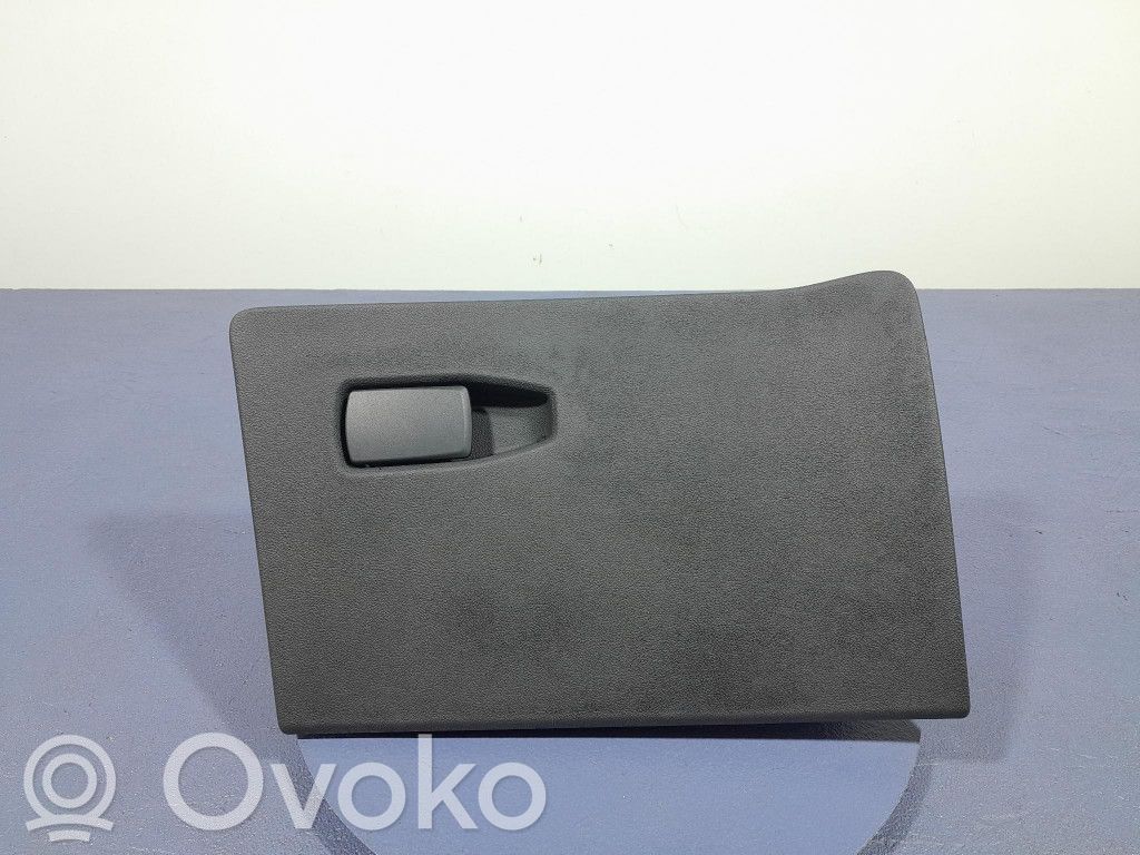 Glove box