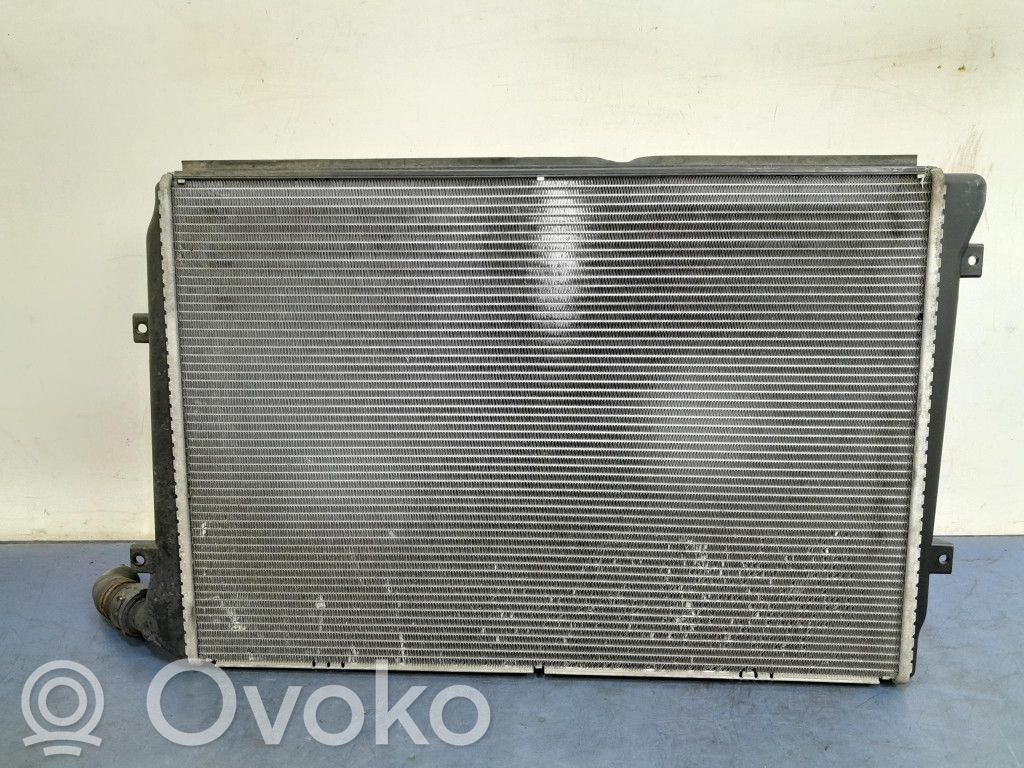Volkswagen PASSAT B6 Radiateur de refroidissement 
