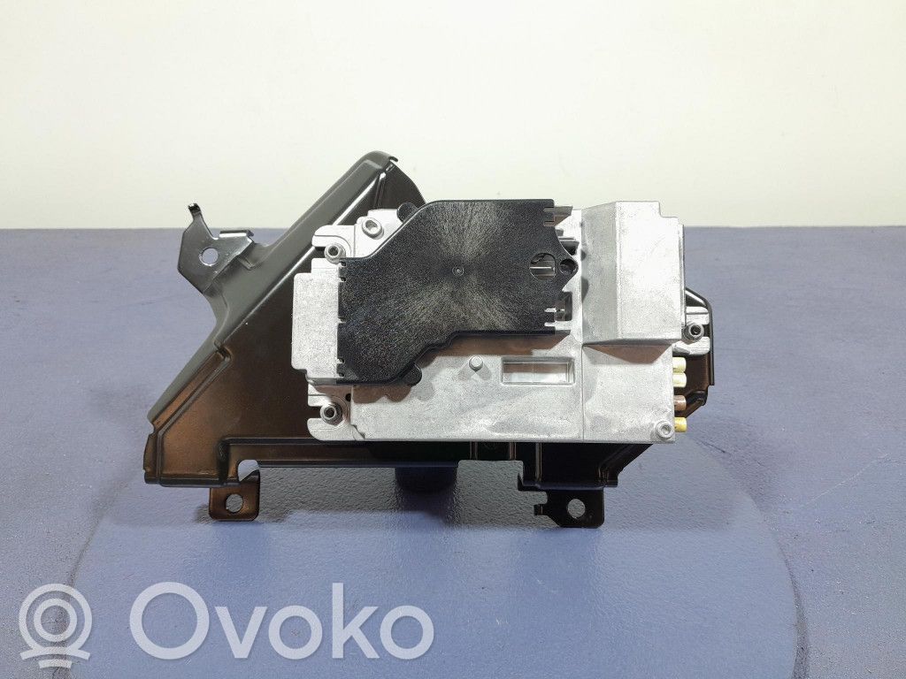 BMW X6 M Aerial antenna amplifier 