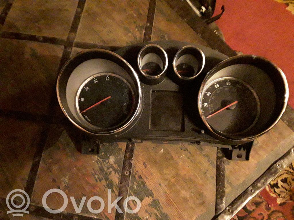 Opel Insignia A Geschwindigkeitsmesser Cockpit 