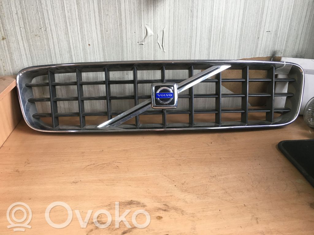 Volvo XC90 Etupuskurin ylempi jäähdytinsäleikkö 
