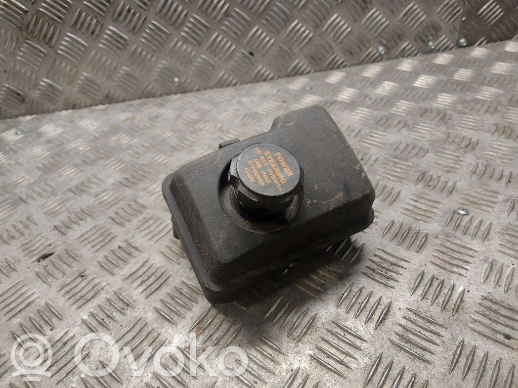 Ohjaustehostimen nestesäiliö   8671269