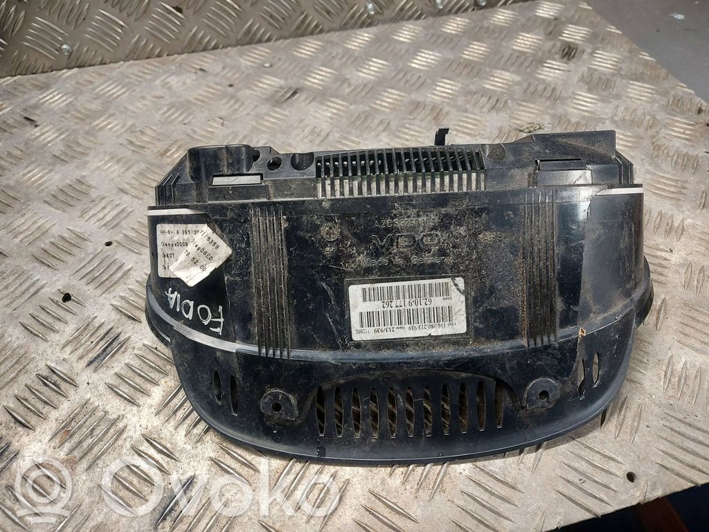 Geschwindigkeitsmesser Cockpit   6210177262