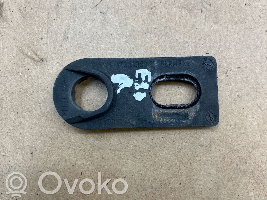 BMW 1 E81 E87 Headlight/headlamp mounting bracket 