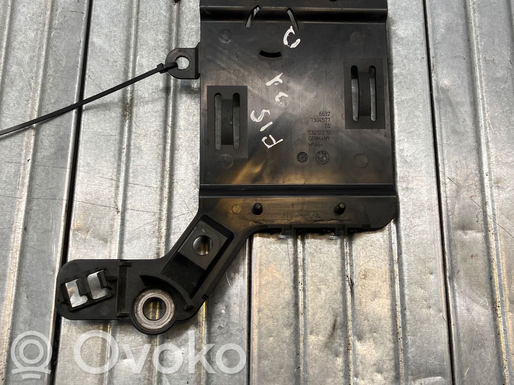 BMW X5 F15 Kita variklio skyriaus detalė 