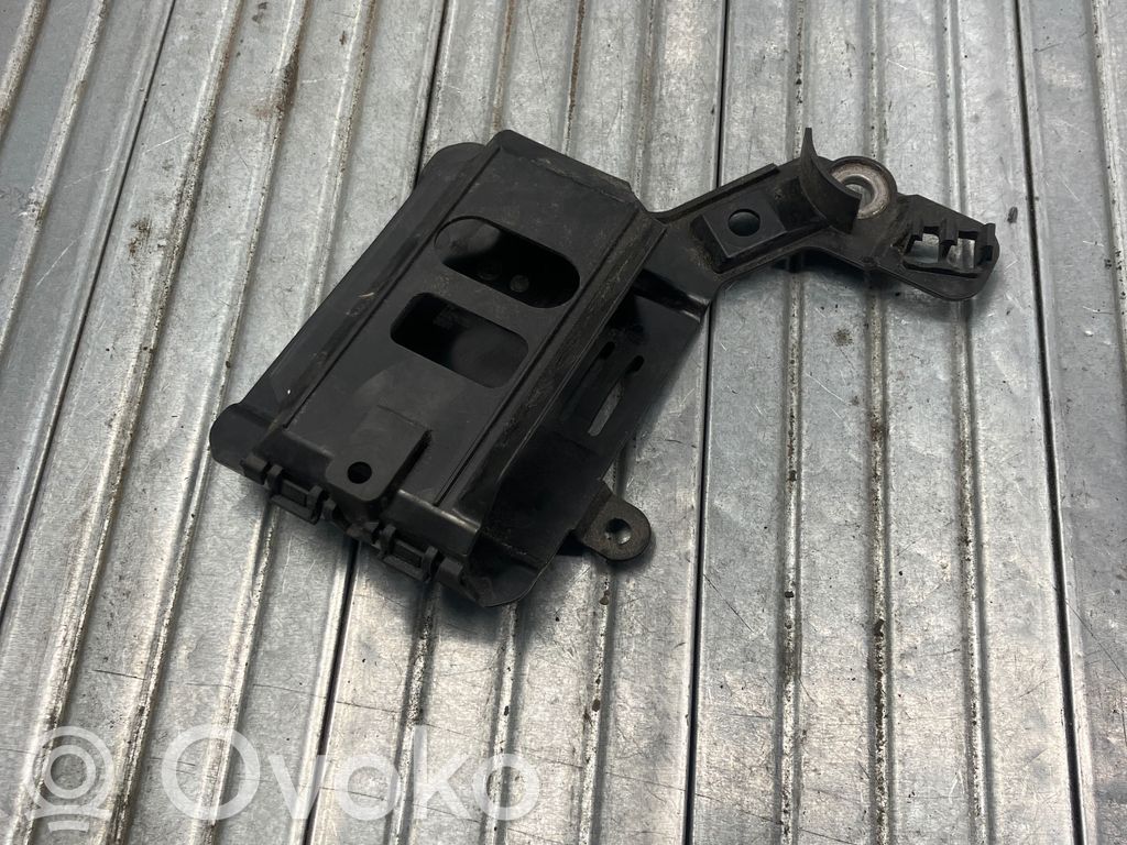 BMW X5 F15 Kita variklio skyriaus detalė 