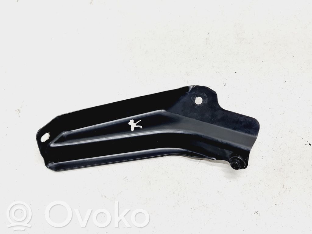 BMW 5 E60 E61 Muu moottoritilan osa 