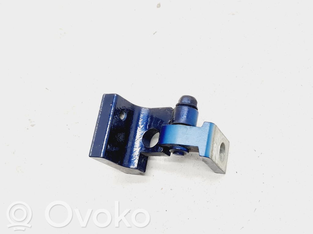 Volkswagen Touareg I Rear door upper hinge 