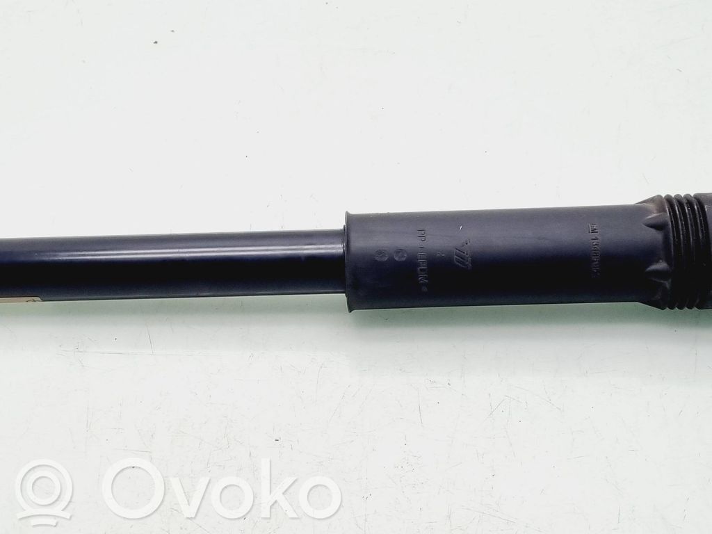 Opel Astra K Takaiskunvaimennin 