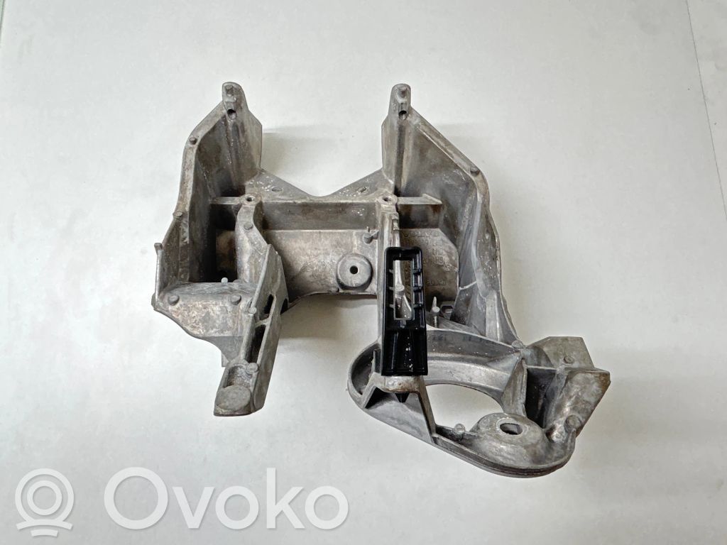 Volvo S90, V90 Brake pedal bracket assembly 