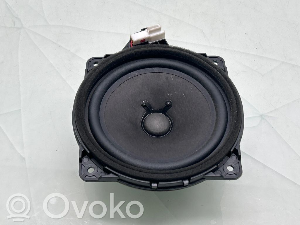 KIA Sorento Rear door speaker 