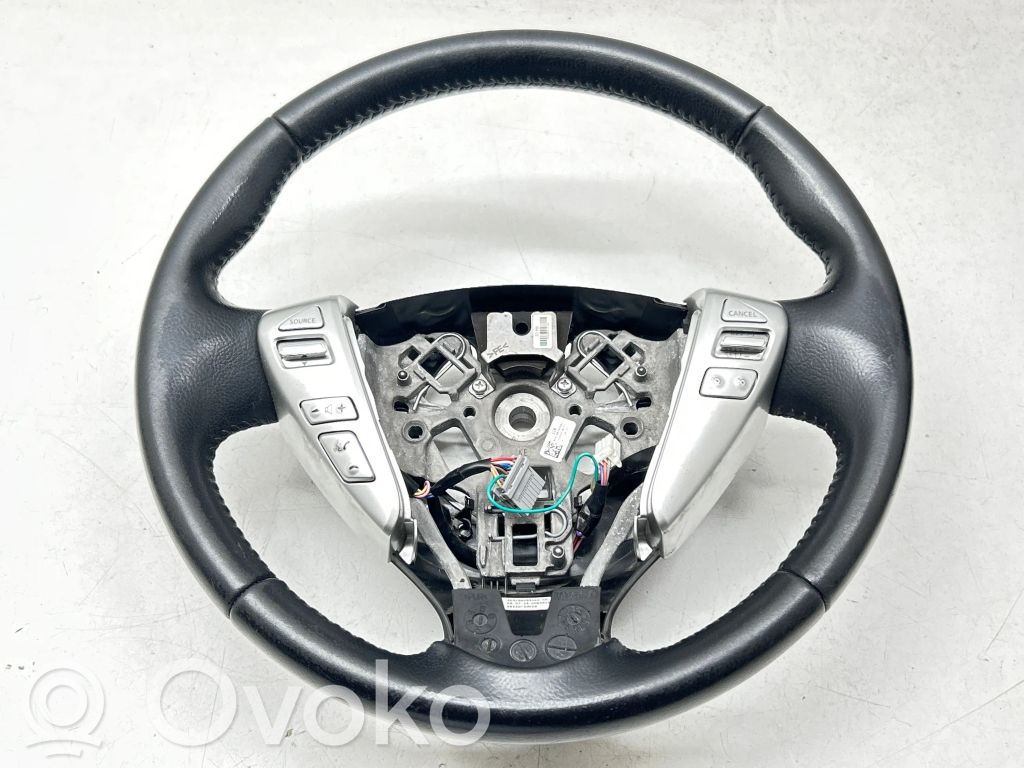 Nissan Note (E12) Volant 