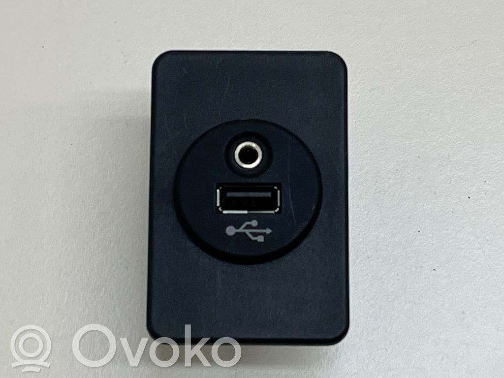 KIA Optima USB jungtis 