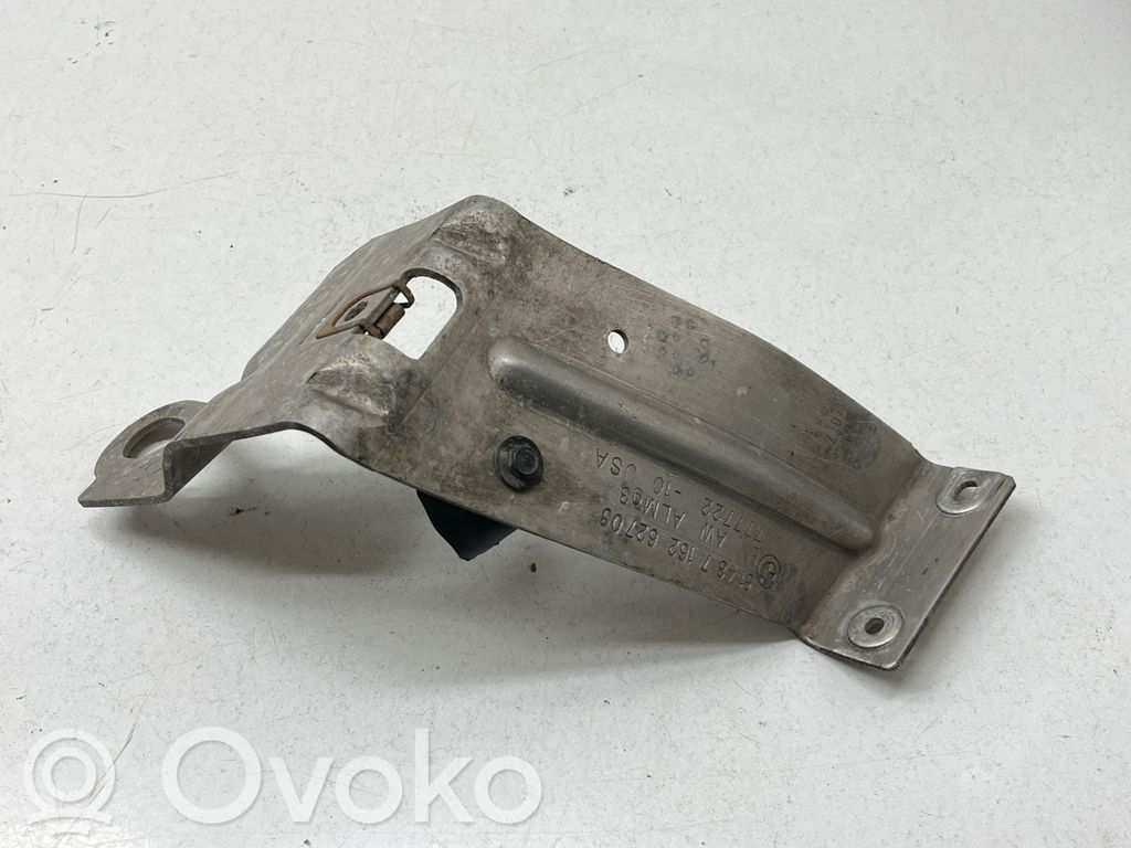 BMW X5 E70 Kita variklio skyriaus detalė 
