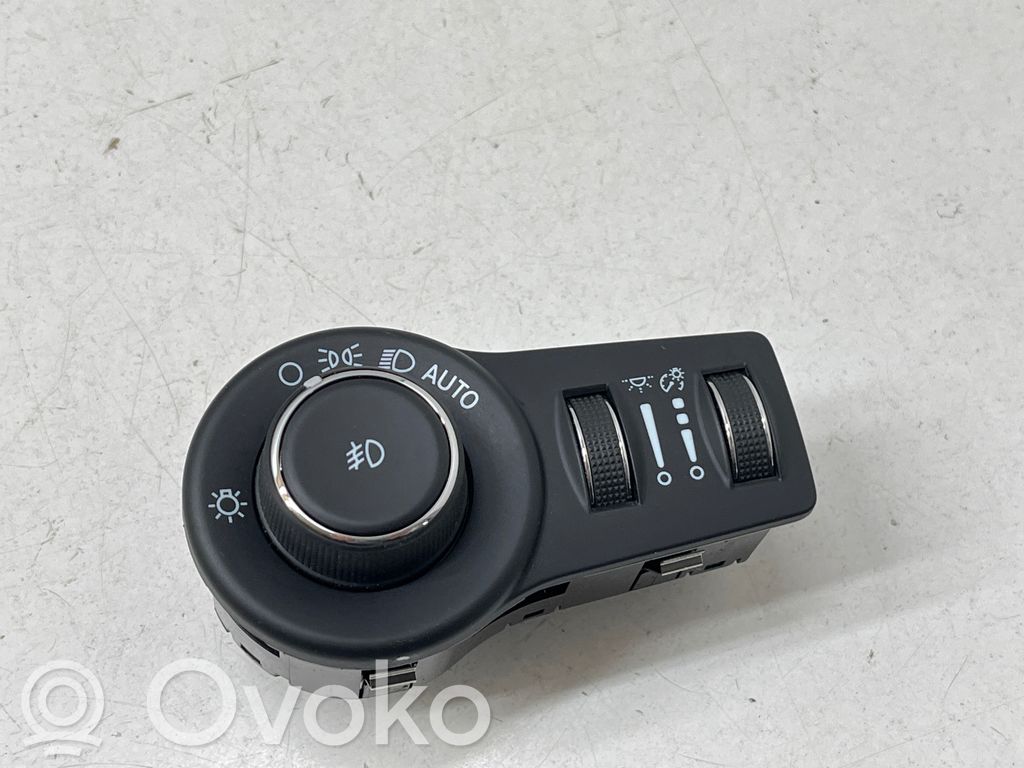 Chrysler Pacifica Light switch 