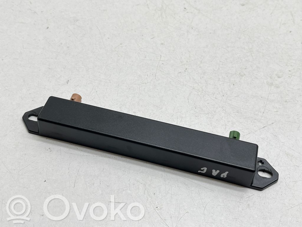 Chrysler Pacifica Antenna control unit 
