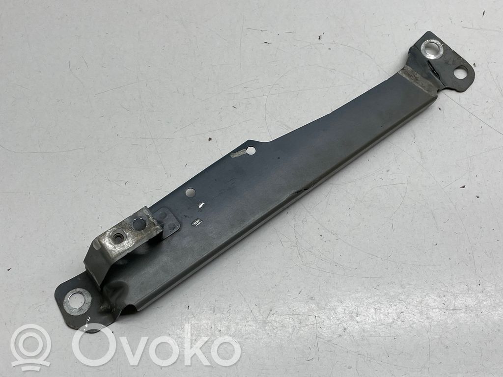 Volvo S60 Uchwyt / Mocowanie błotnika przedniego 