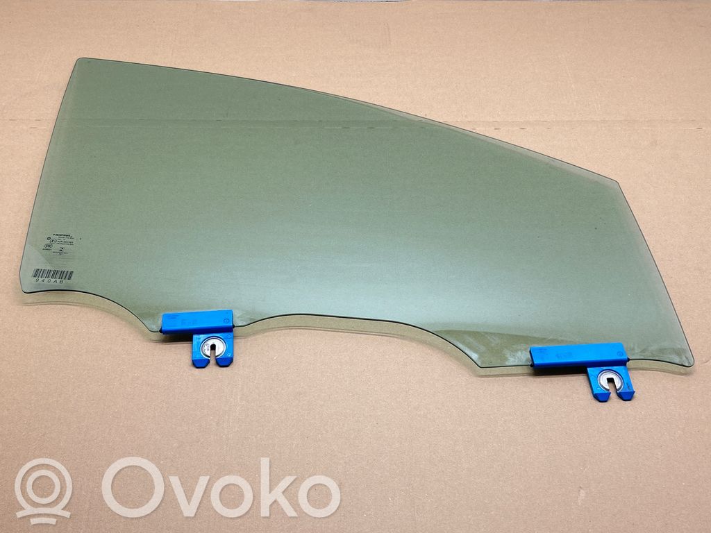 Chrysler Pacifica Front door window glass four-door 