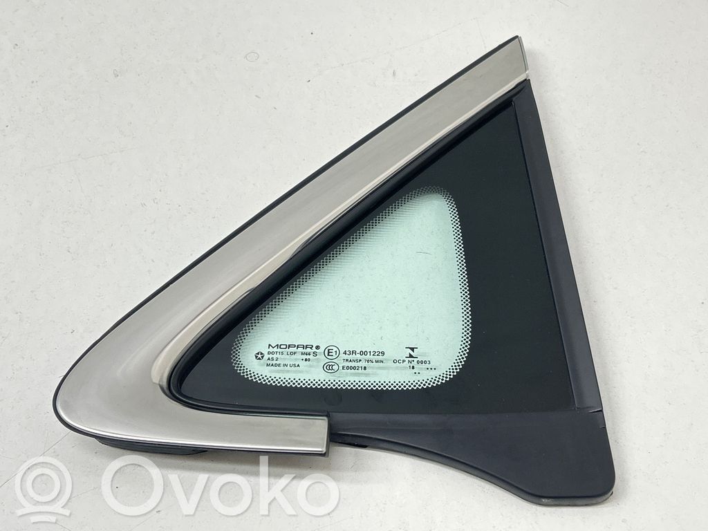 Chrysler Pacifica Front triangle window/glass 