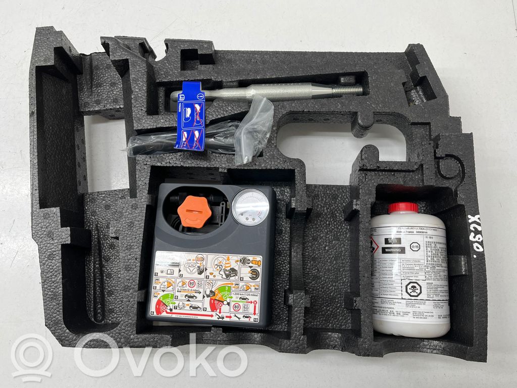 Volvo XC90 Tool box 