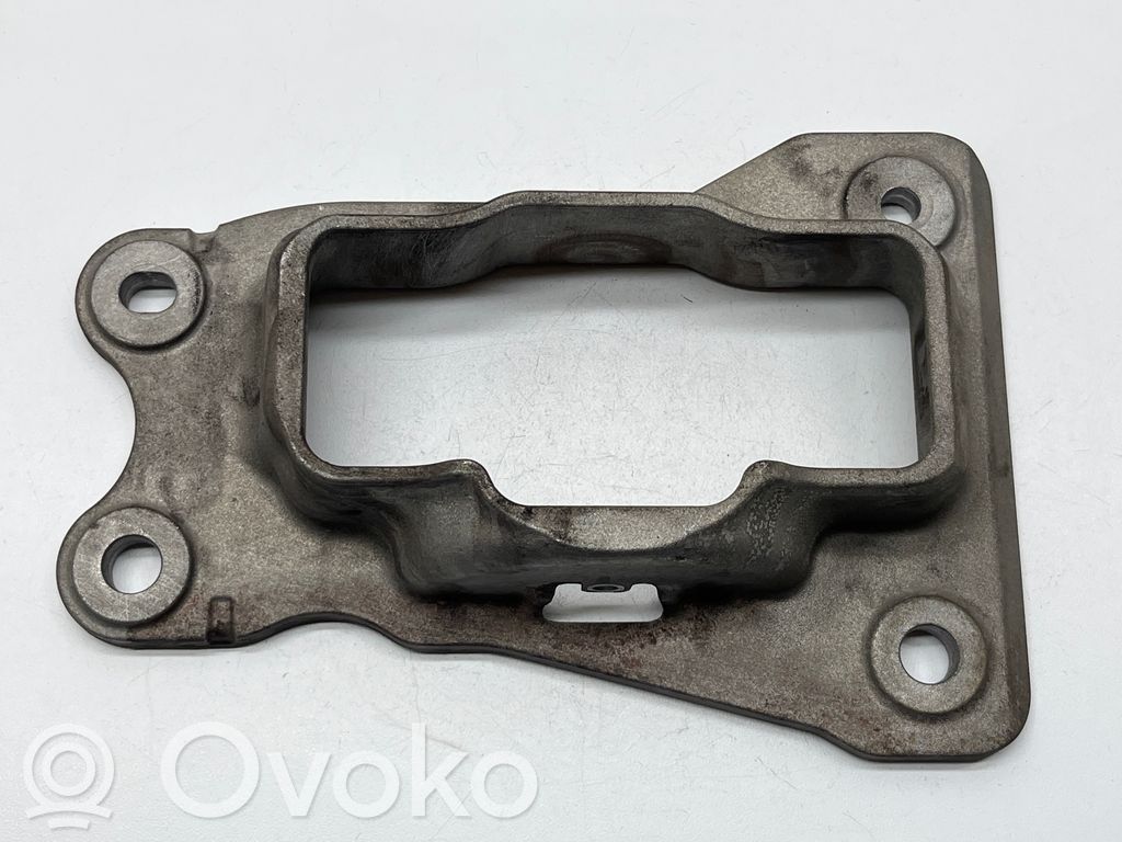 Volvo S60 Engine mounting bracket 