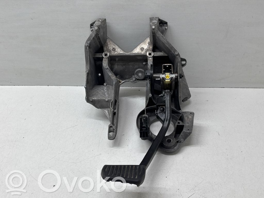 Volvo S90, V90 Brake pedal 