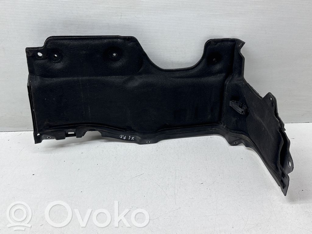 BMW X1 F48 F49 Kita variklio skyriaus detalė 