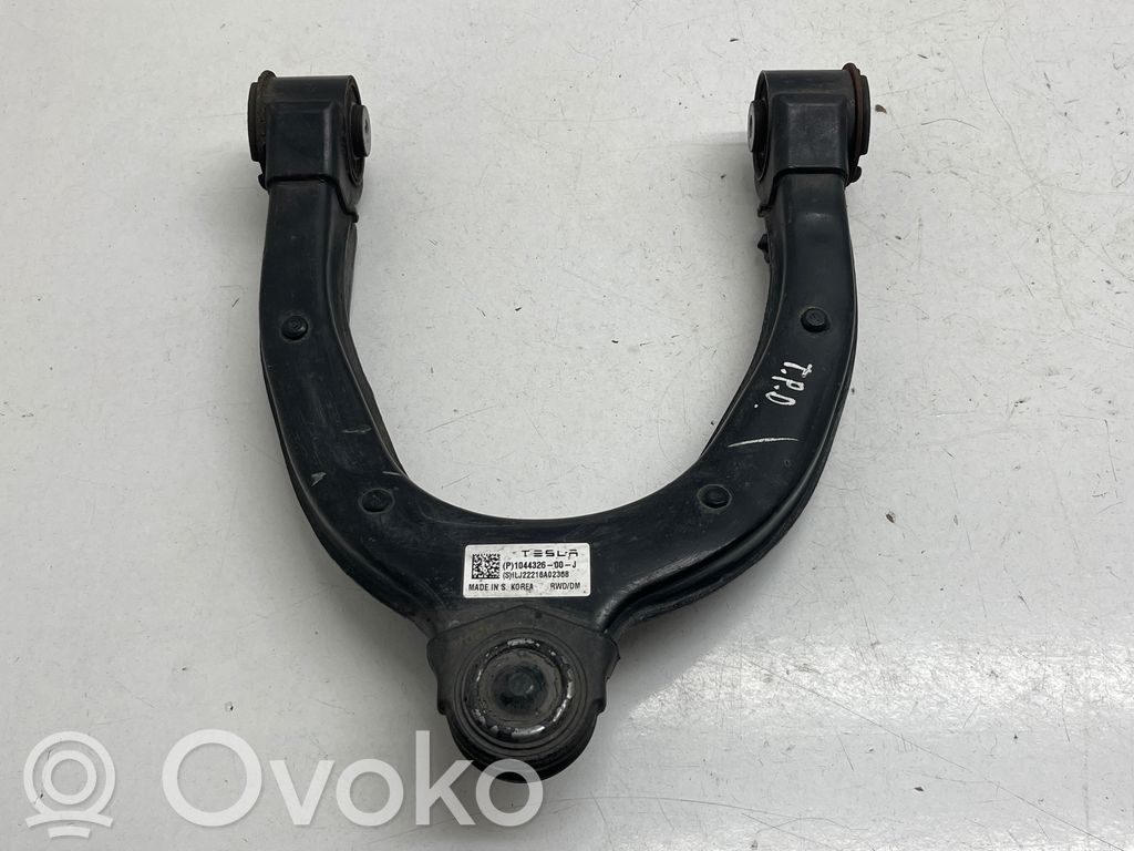 Tesla Model 3 U veida svira 