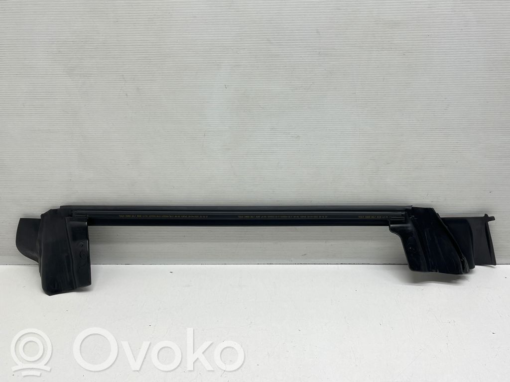 Tesla Model 3 Takaoven lasin muotolista 