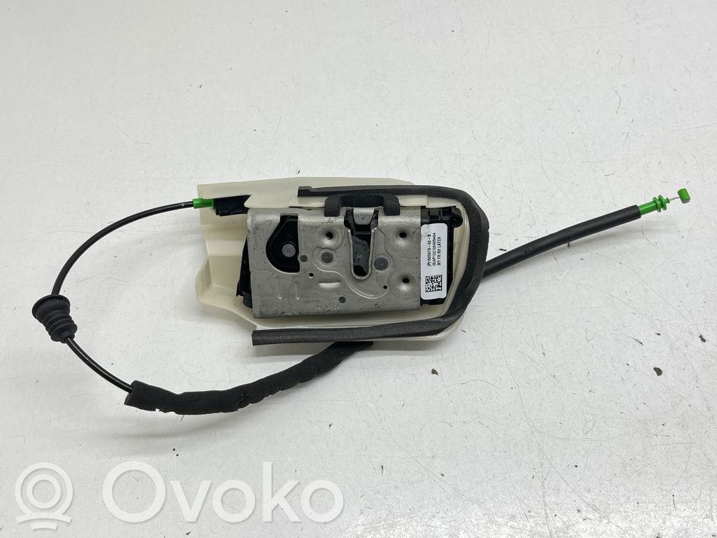 Tesla Model 3 Priekšpusē slēdzene 
