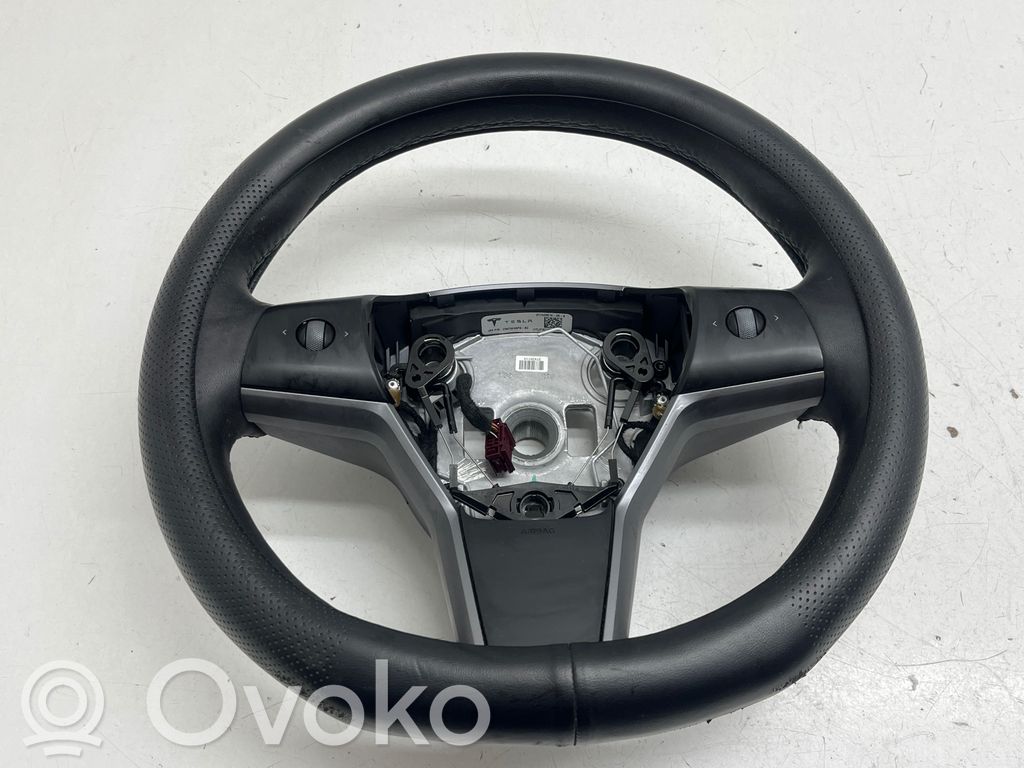 Tesla Model 3 Vairas 